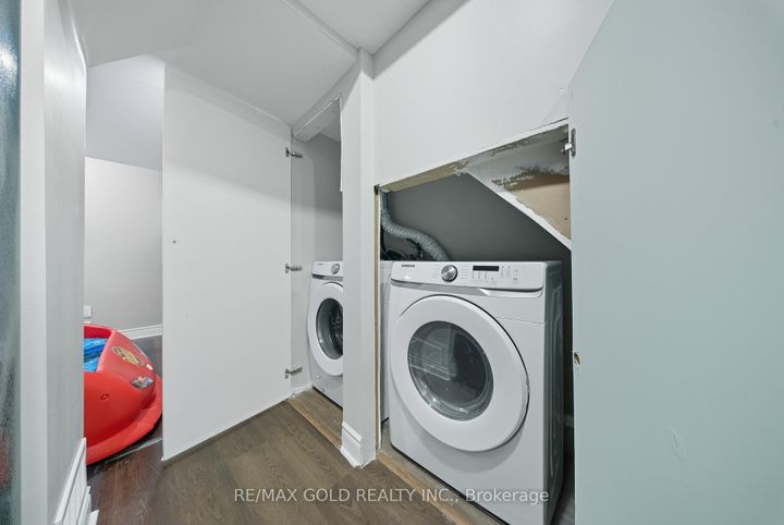 Photo 25 at 11 Flatlands Way, Wellington, Brampton