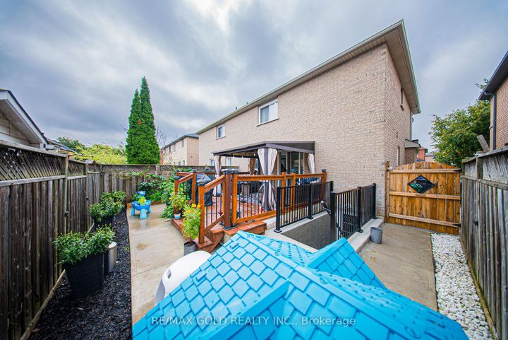 Photo 31 at 11 Flatlands Way, Wellington, Brampton