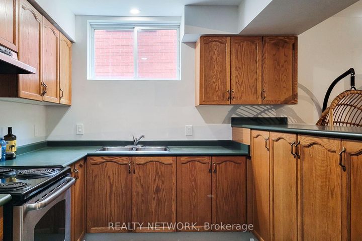 Photo 17 at 2 Silverton Drive, Templemead, Hamilton