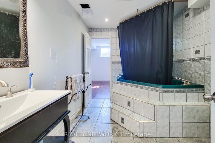 Photo 19 at 2 Silverton Drive, Templemead, Hamilton