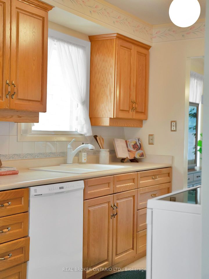 Photo 10 at 46 Swennen Drive, Brampton North, Brampton
