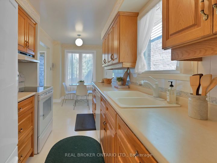 Photo 11 at 46 Swennen Drive, Brampton North, Brampton