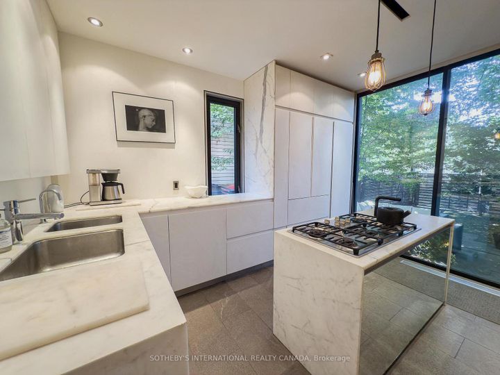 Photo 11 at 426 Sackville Street, South St. James Town, Toronto