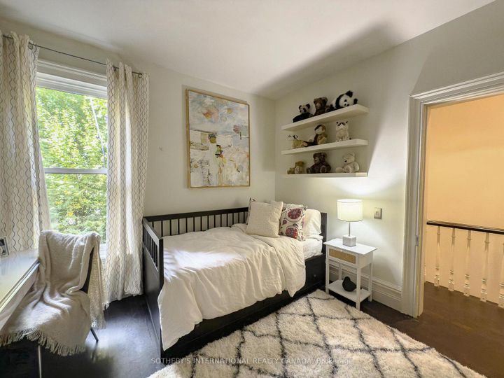 Photo 17 at 426 Sackville Street, South St. James Town, Toronto