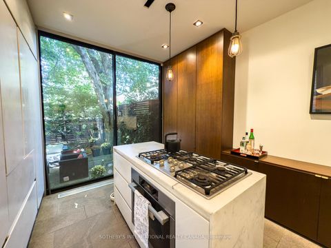 Photo 10 at 426 Sackville Street, South St. James Town, Toronto