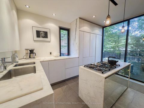 Photo 11 at 426 Sackville Street, South St. James Town, Toronto