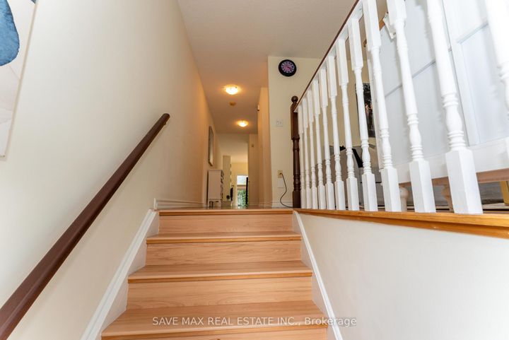 Photo 3 at 25 - 840 Dundas Street W, Erindale, Mississauga