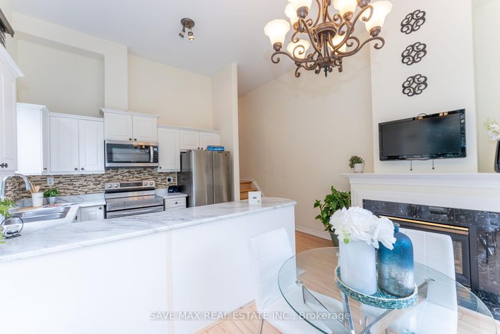 Photo 12 at 25 - 840 Dundas Street W, Erindale, Mississauga