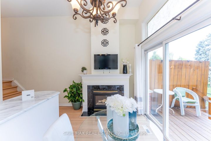 Photo 13 at 25 - 840 Dundas Street W, Erindale, Mississauga