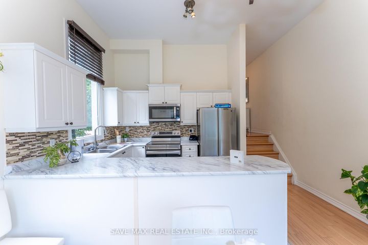 Photo 14 at 25 - 840 Dundas Street W, Erindale, Mississauga