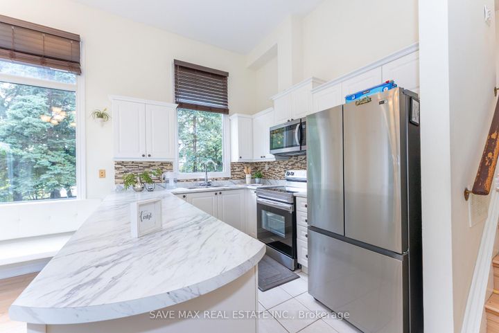 Photo 15 at 25 - 840 Dundas Street W, Erindale, Mississauga