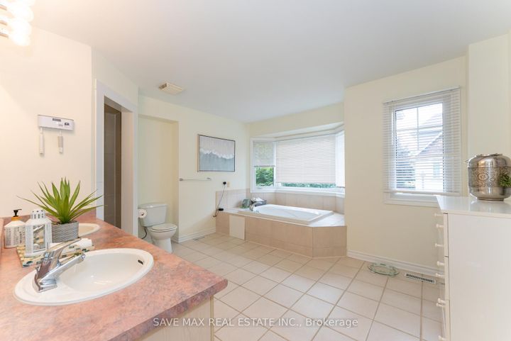 Photo 21 at 25 - 840 Dundas Street W, Erindale, Mississauga