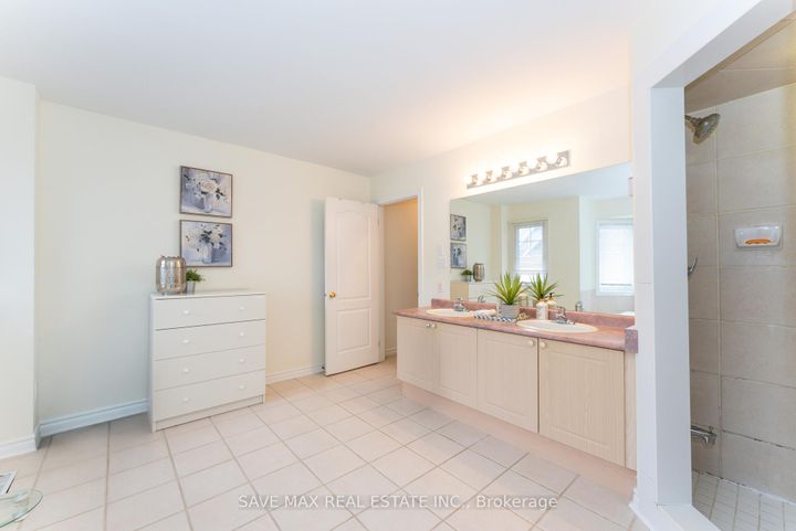 Photo 23 at 25 - 840 Dundas Street W, Erindale, Mississauga