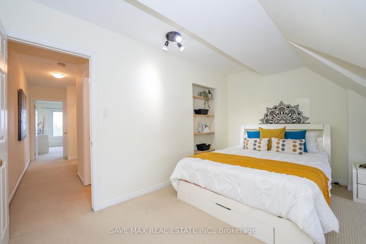 Photo 33 at 25 - 840 Dundas Street W, Erindale, Mississauga