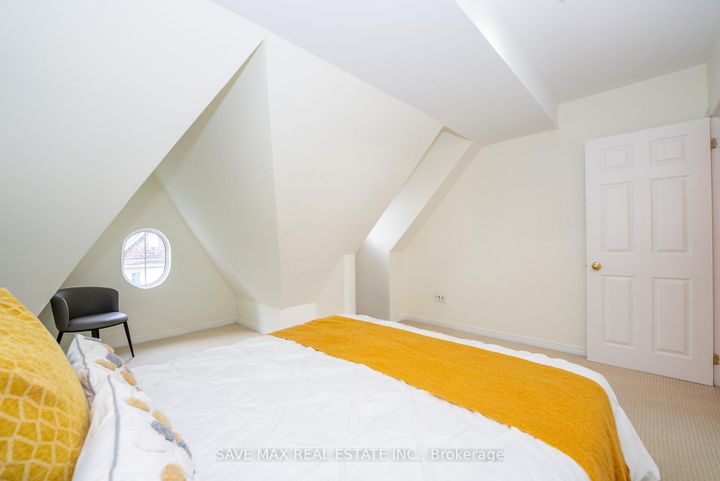 Photo 35 at 25 - 840 Dundas Street W, Erindale, Mississauga