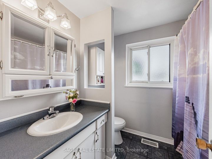 Photo 17 at 46 Watson Crescent, Brampton East, Brampton