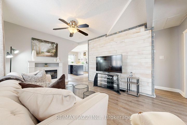 Photo 3 at 361 Oshawa Boulevard N, O'Neill, Oshawa