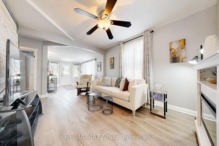 Photo 4 at 361 Oshawa Boulevard N, O'Neill, Oshawa