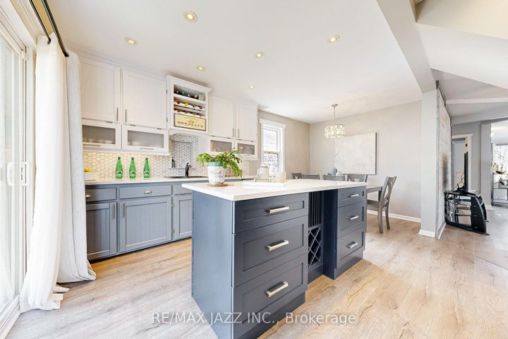 Photo 9 at 361 Oshawa Boulevard N, O'Neill, Oshawa