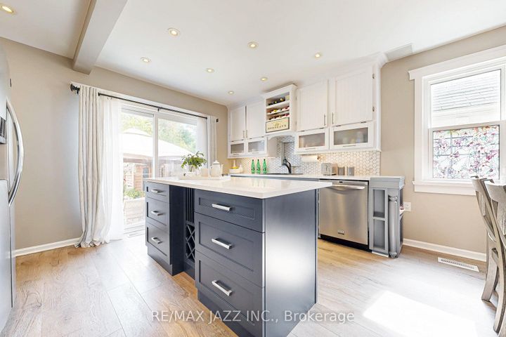 Photo 10 at 361 Oshawa Boulevard N, O'Neill, Oshawa