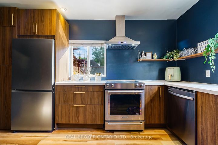 Photo 19 at 202 Prospect Street S, St. Clair, Hamilton