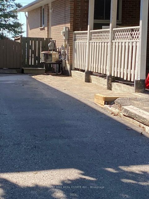 Photo 1 at 35 Daphne Crescent, Cundles East, Barrie