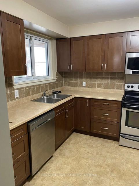 Photo 6 at 35 Daphne Crescent, Cundles East, Barrie