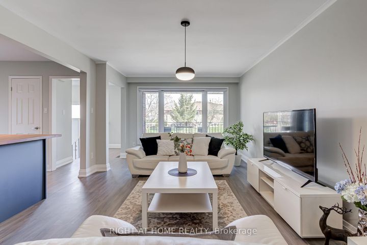 Photo 3 at 484 Kelvedon Mews, Rathwood, Mississauga