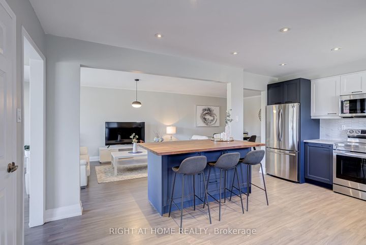 Photo 6 at 484 Kelvedon Mews, Rathwood, Mississauga