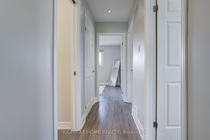 Photo 9 at 484 Kelvedon Mews, Rathwood, Mississauga