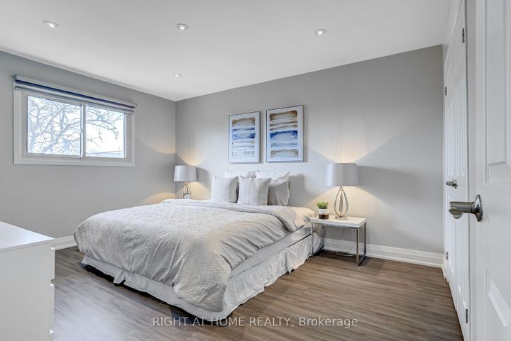 Photo 10 at 484 Kelvedon Mews, Rathwood, Mississauga