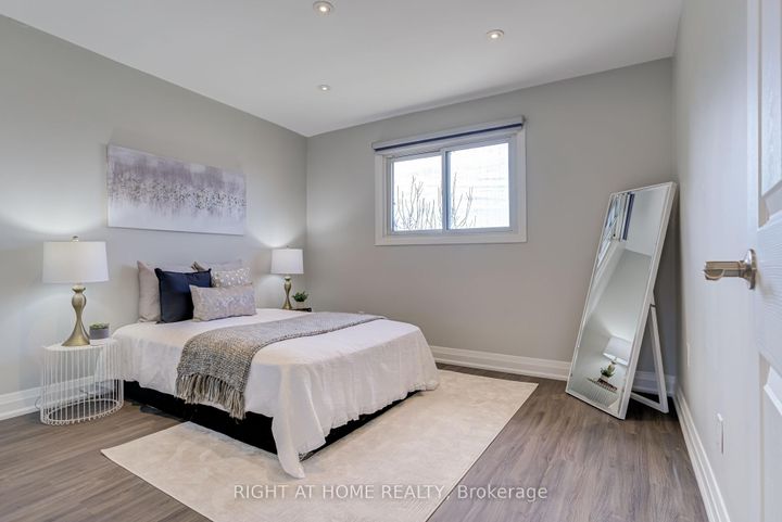 Photo 12 at 484 Kelvedon Mews, Rathwood, Mississauga
