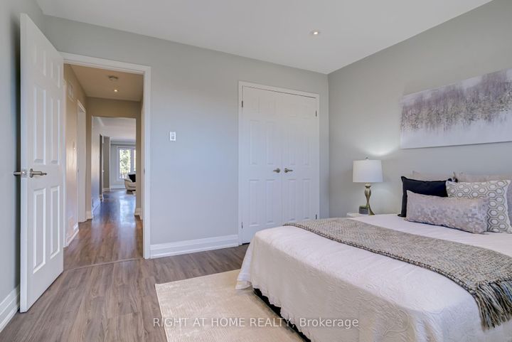 Photo 13 at 484 Kelvedon Mews, Rathwood, Mississauga
