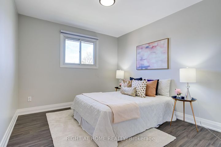 Photo 14 at 484 Kelvedon Mews, Rathwood, Mississauga