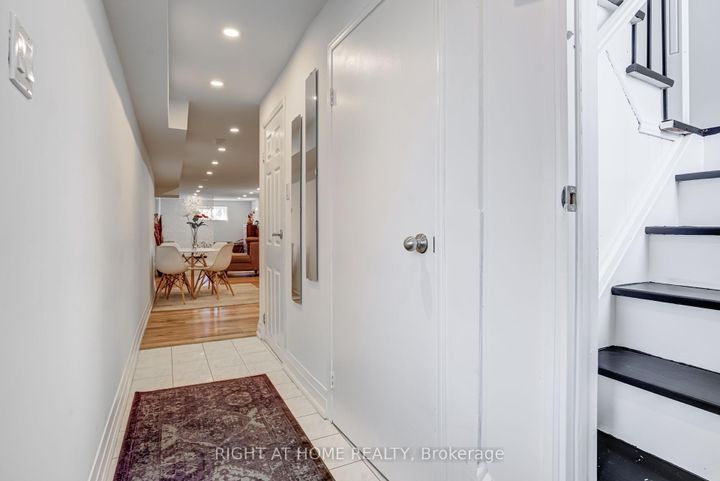 Photo 19 at 484 Kelvedon Mews, Rathwood, Mississauga