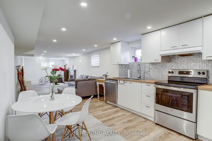Photo 20 at 484 Kelvedon Mews, Rathwood, Mississauga