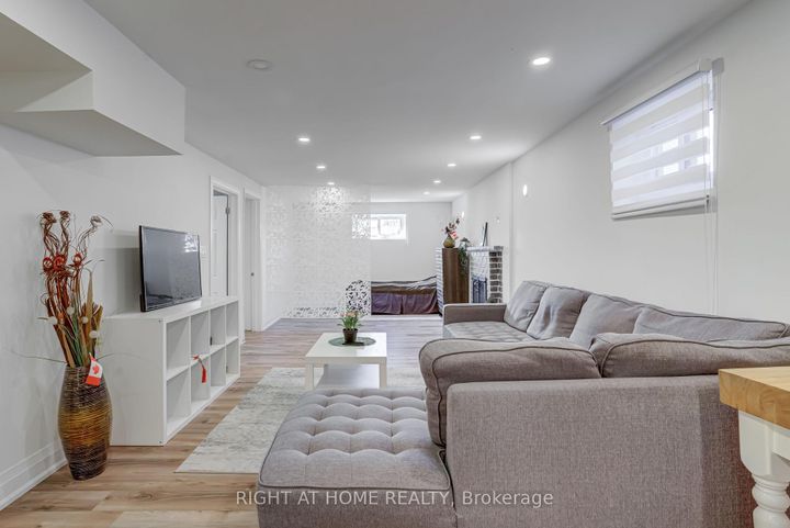 Photo 22 at 484 Kelvedon Mews, Rathwood, Mississauga