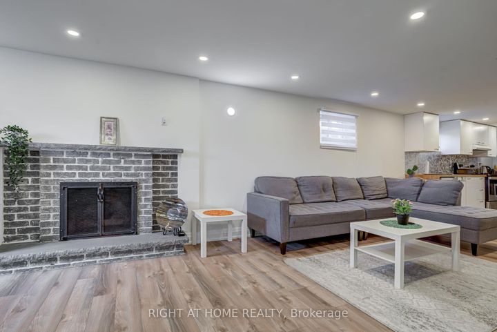 Photo 24 at 484 Kelvedon Mews, Rathwood, Mississauga