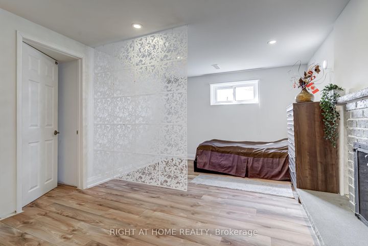 Photo 26 at 484 Kelvedon Mews, Rathwood, Mississauga