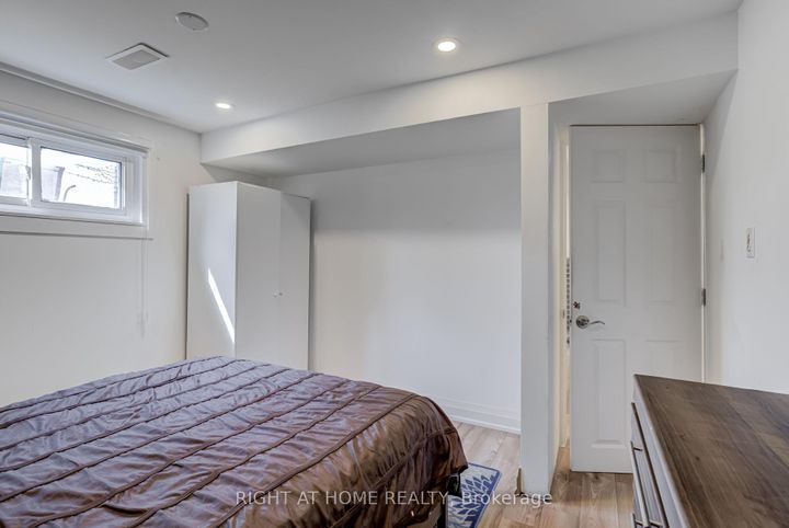 Photo 28 at 484 Kelvedon Mews, Rathwood, Mississauga