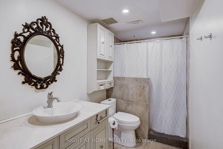 Photo 29 at 484 Kelvedon Mews, Rathwood, Mississauga