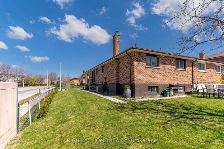 Photo 33 at 484 Kelvedon Mews, Rathwood, Mississauga