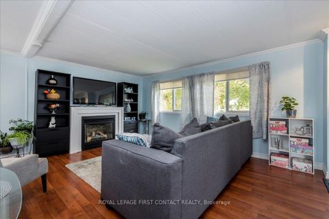 Photo 5 at 5 Broadway Avenue, Rural Innisfil, Innisfil
