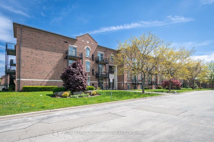 Photo 2 at 318 - 262 Dundas Street E, Waterdown, Hamilton