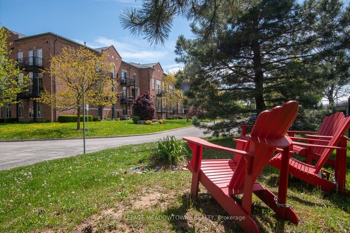Photo 3 at 318 - 262 Dundas Street E, Waterdown, Hamilton