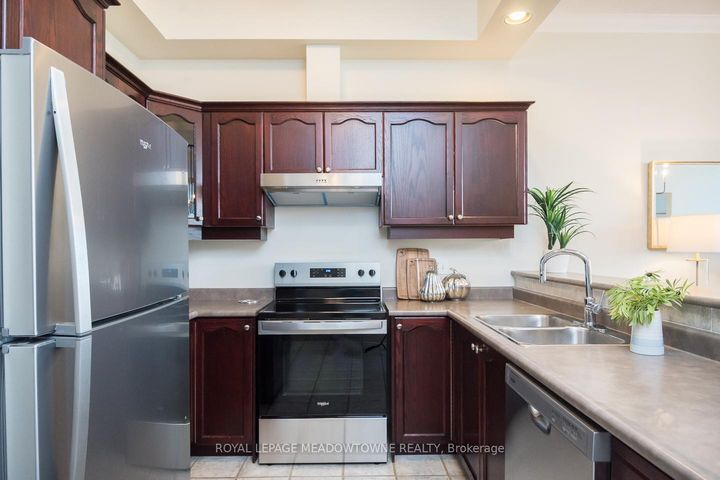 Photo 9 at 318 - 262 Dundas Street E, Waterdown, Hamilton