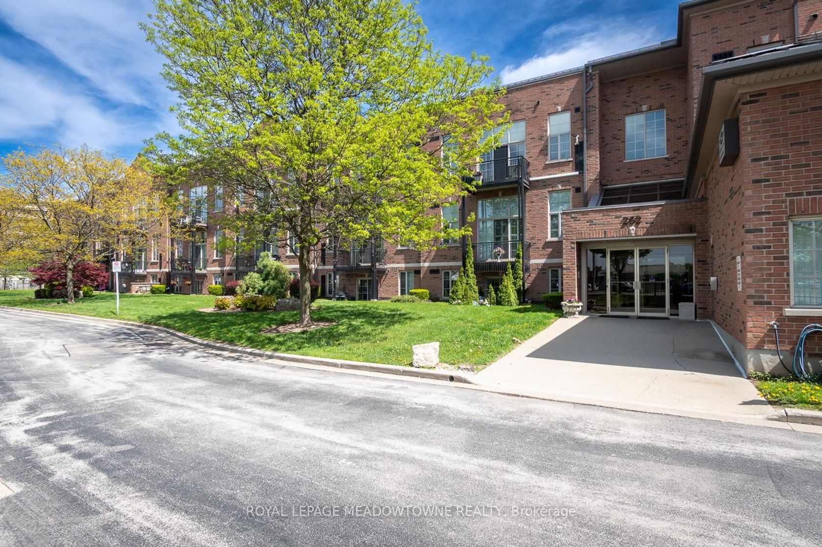 318 - 262 Dundas Street E, Waterdown, Hamilton 2