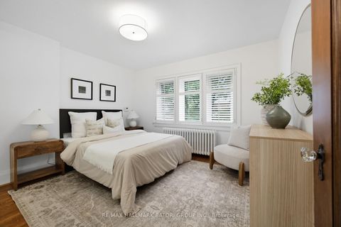 Photo 13 at 458 St Clements Avenue, Lawrence Park South, Toronto