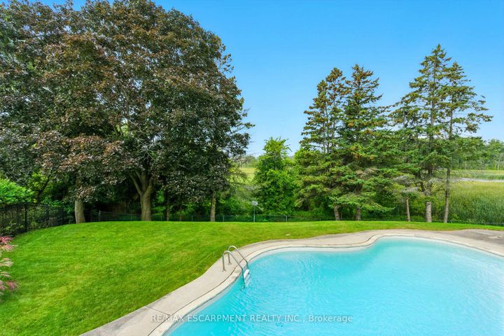Photo 1 at 1401 Captain Court, Clarkson, Mississauga