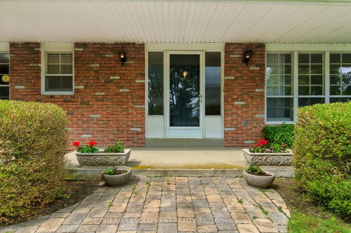 Photo 6 at 1401 Captain Court, Clarkson, Mississauga